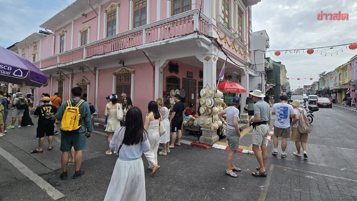 Phuket Chinese New Year Buzzing with Tourists Checking In at Old Town, Boosting Tourism and Local Economy