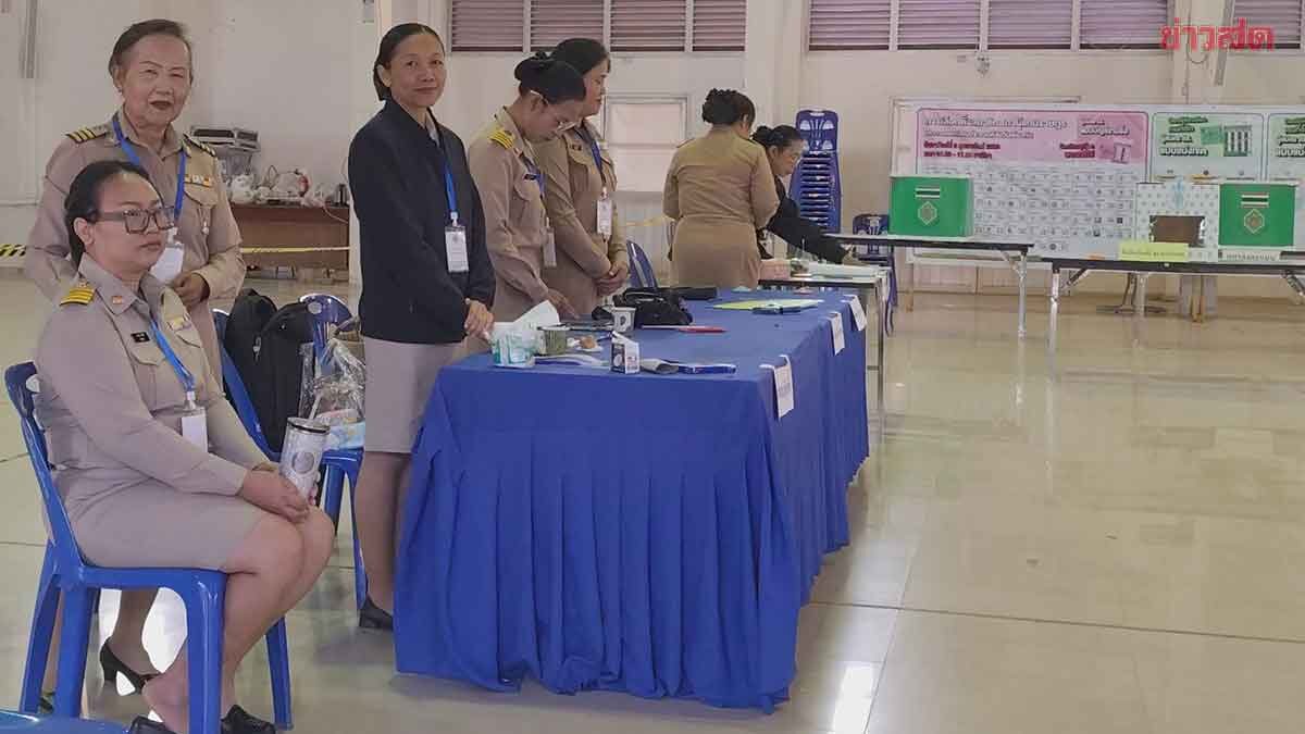 Lively Atmosphere for Early Voting in Phimai District
