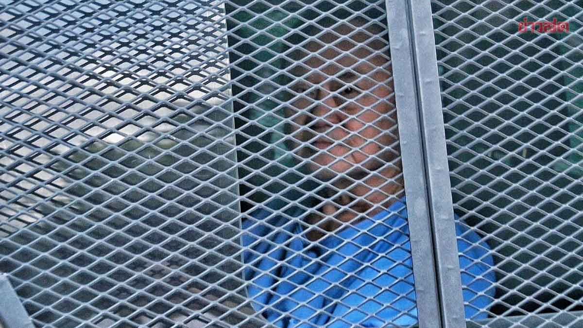 Thaksin Says He's Just Another Citizen, Leaves Pheu Thai to Handle Government Participation