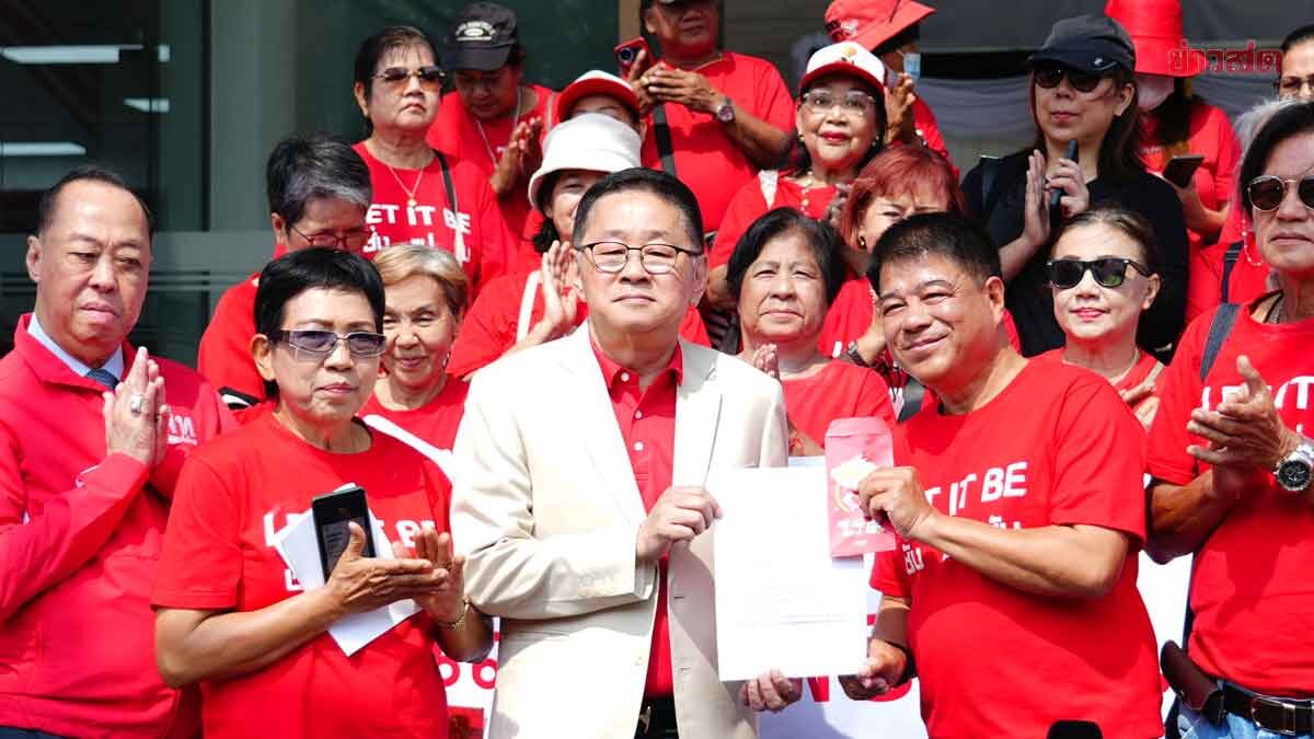 Red Shirts Rally to Support Pheu Thai Party, Emphasize Ongoing Government Negotiations