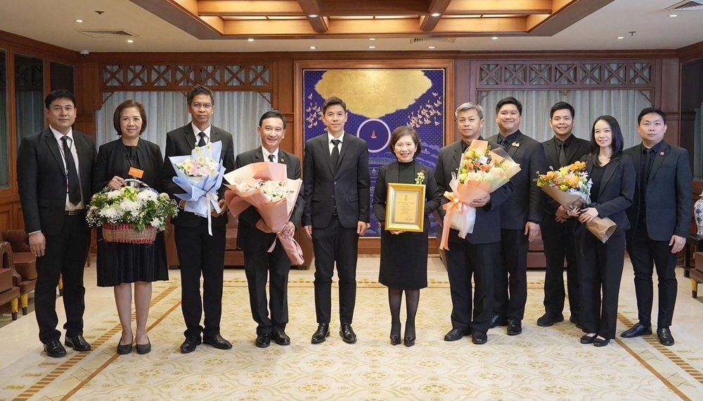 Deputy Managing Director of Government Housing Bank Receives Outstanding Alumni Award from Kasetsart University