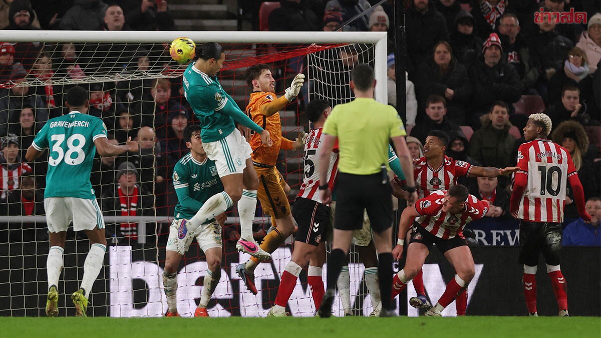 Liverpool Edges Out Sunderland - Manchester City Crushes Fulham in Premier League Match