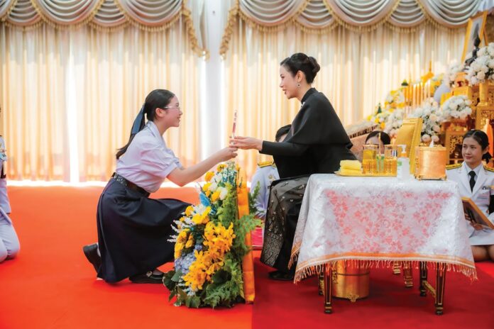 สดจากหน้าพระ