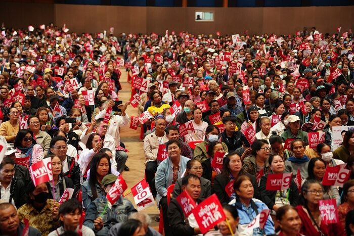 ยศชนัน เพื่อไทย