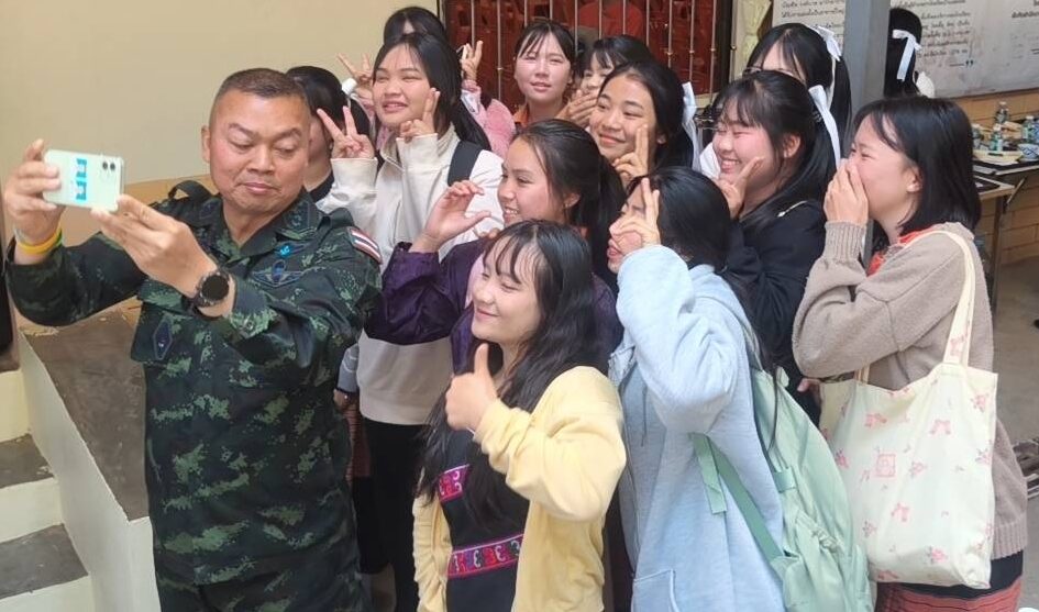 Big Kung Shares Frontline Experiences, Igniting Patriotic Spirit Among Youth in Mae Fah Luang