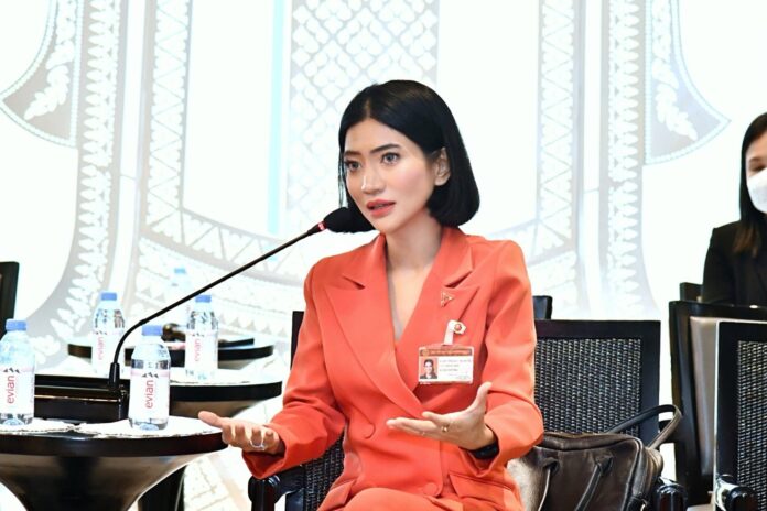 'แก้วตา ธิษะณา' 