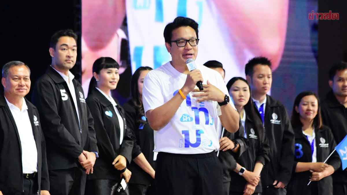 Sakoltee Asks Bangkok Voters to Choose Democrat Party on Both Ballot Types