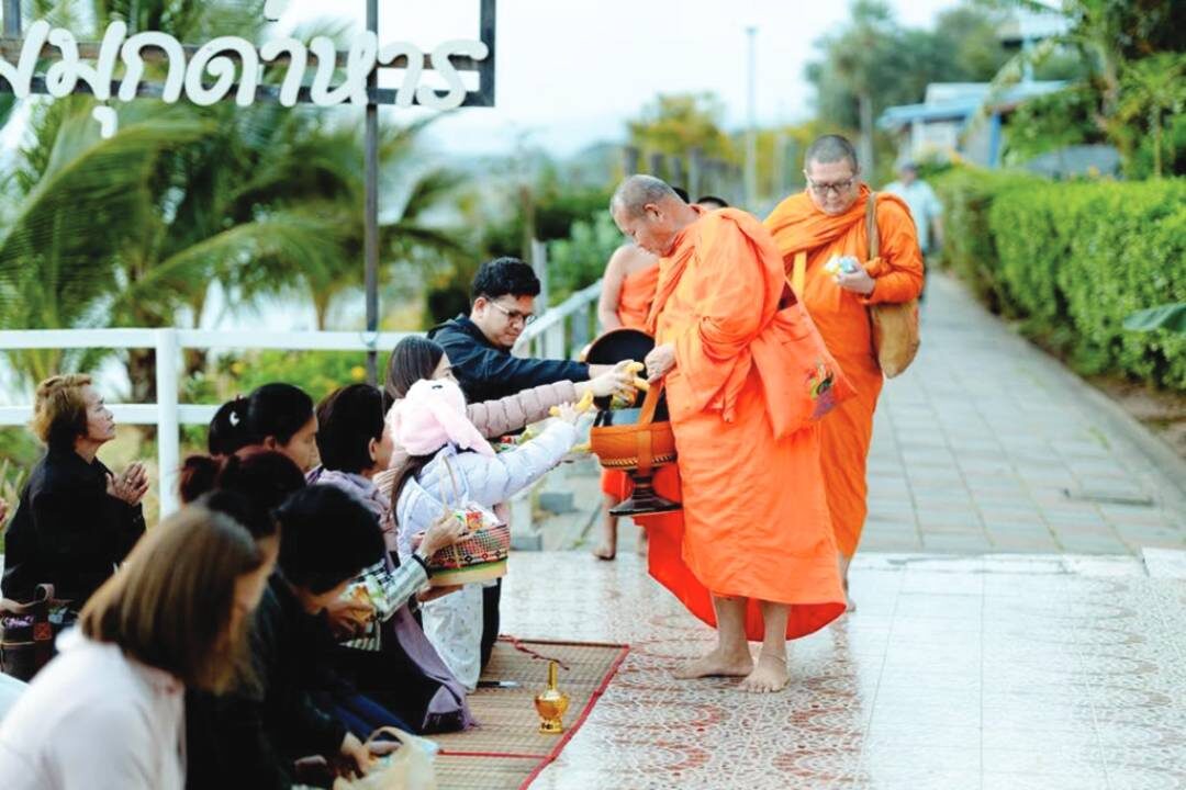 สดจากหน้าพระ