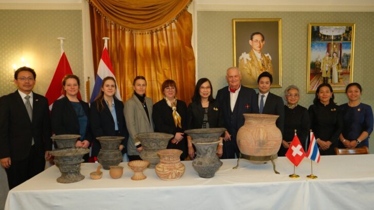 Switzerland Returns 11 Ban Chiang Artifacts to Thailand
