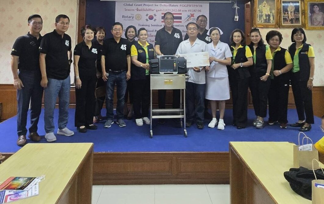 Reviving Hearts: Rotary Club Donates Defibrillator to Phak Hai Hospital
