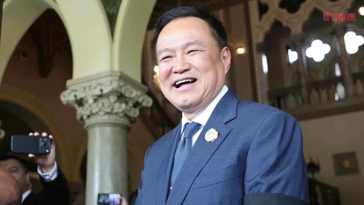 Anutin Pays Respects to Sacred Spirits, Hints at Potential Pheu Thai Alliance and Government Coalition