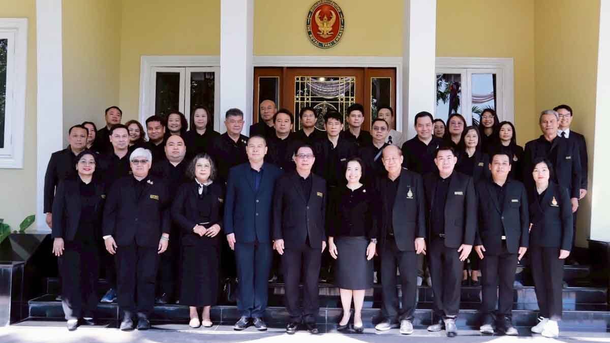 Rajamangala University of Technology Rattanakosin Studies Carbon Reduction Policies in Laos Towards Carbon Neutral University