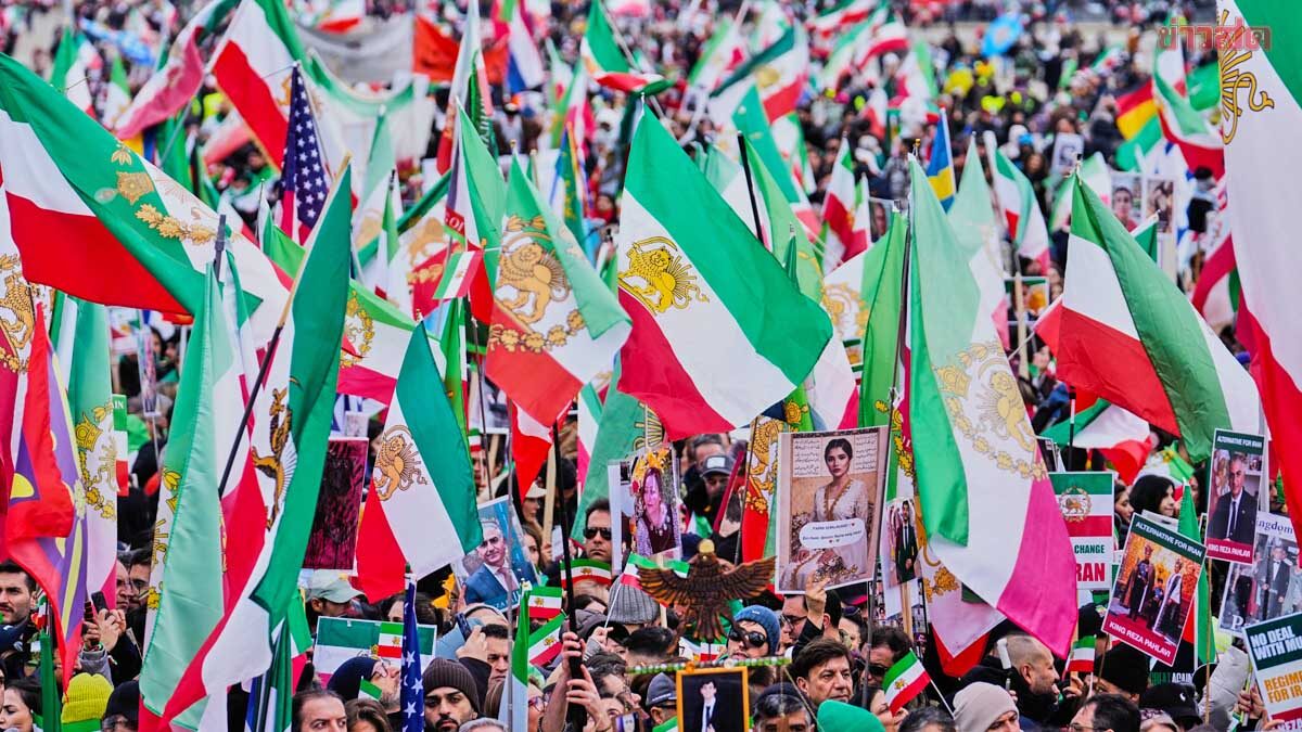 250,000 Protesters 'Rise Against Iranian Government' as Exiled Prince Calls for Global Pressure