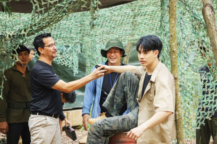 เบื้องหลังมายา