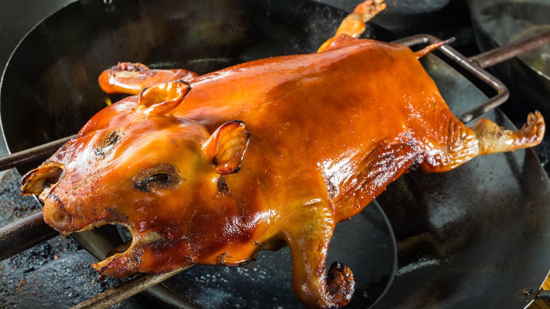Chinese New Year Brings Pig Market Boost: Promoting Roasted Pork to Absorb Excess Production