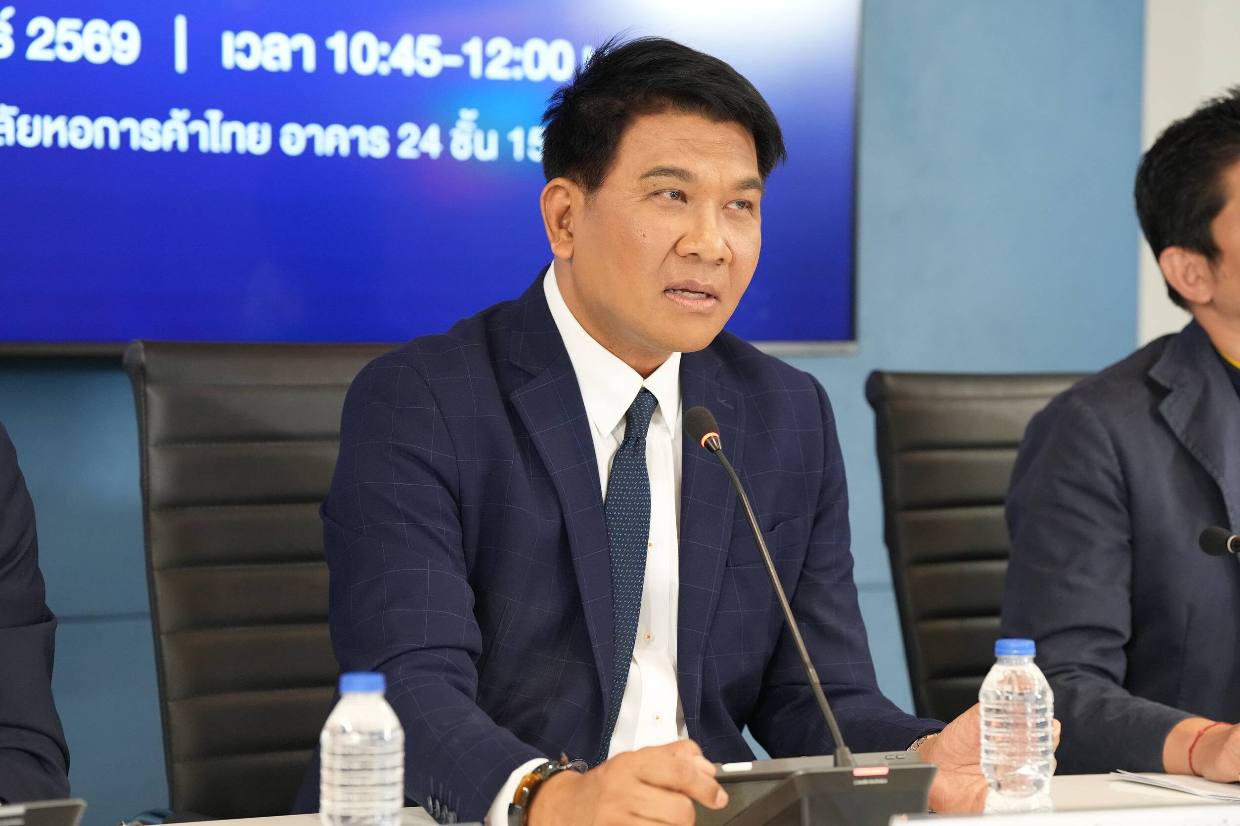 Chamber of Commerce Signals Positive Recovery in Consumer Confidence for First Time in 11 Months