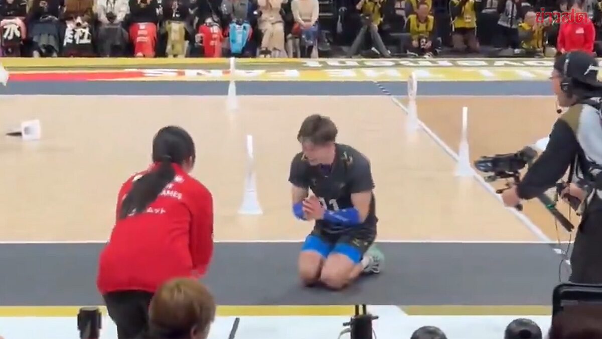 Oops! Japanese Volleyball Player Accidentally Hits Referee with Serve, Then Shows Hilarious Apology