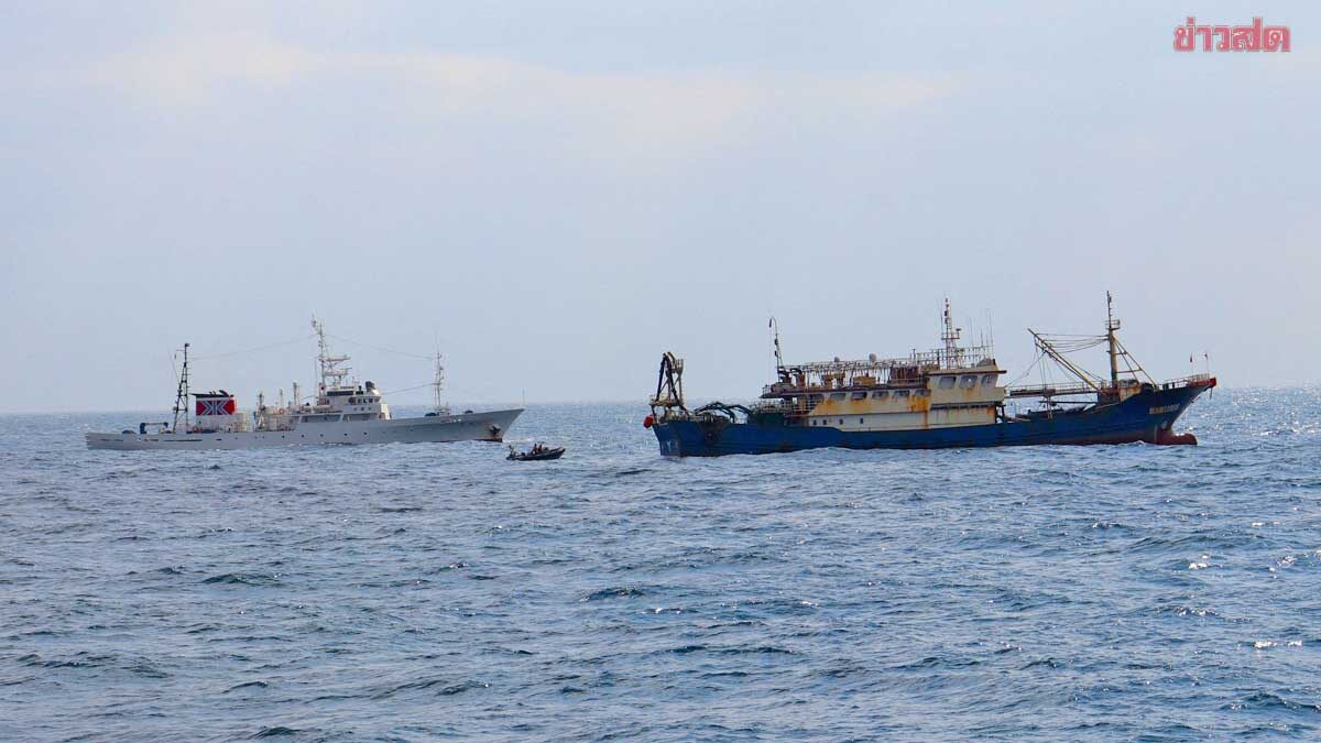 Japan Captures Chinese Fishing Boat Violating Territorial Waters, Escalating Tensions