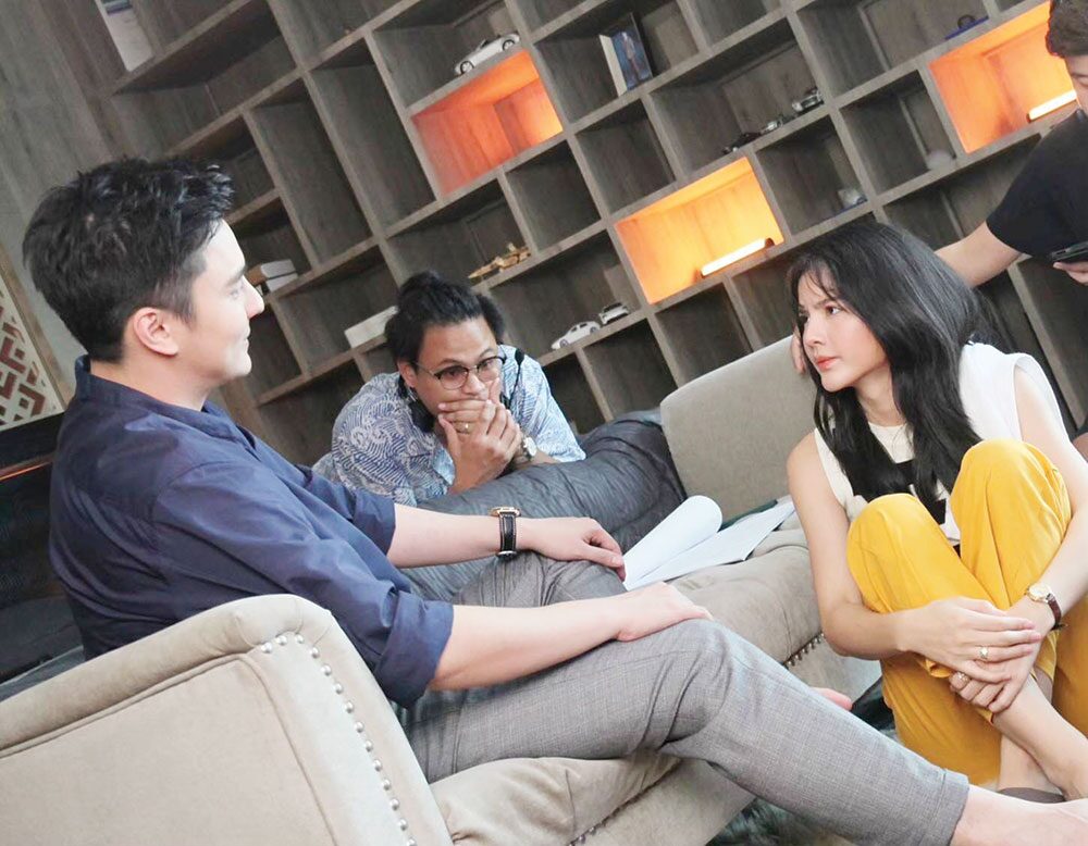 เบื้องหลังมายา - ‘ฬอน’กำกับ‘ลางปริศนา’ เคมี‘ธันวา-กานต์’คลิกลงตัว