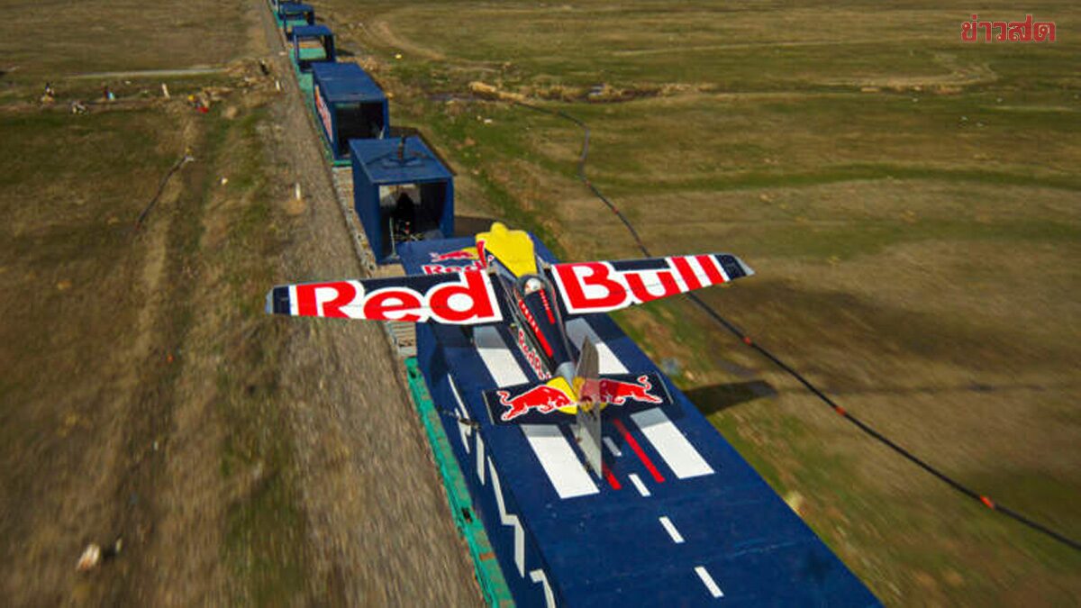 Thrilling! Italian Pilot Conquers Landing on a 'Moving Train' at 120 km/h Speed