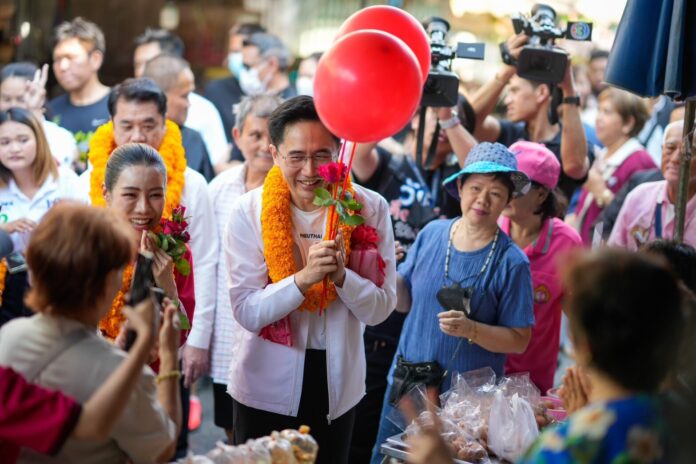 ยศชนัน เพื่อไทย