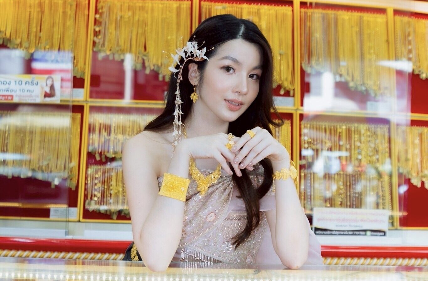 Staying on Trend: Daughter of Gold Shop in Surat Thani Sparks Fashion Wave with Thai Modern Style