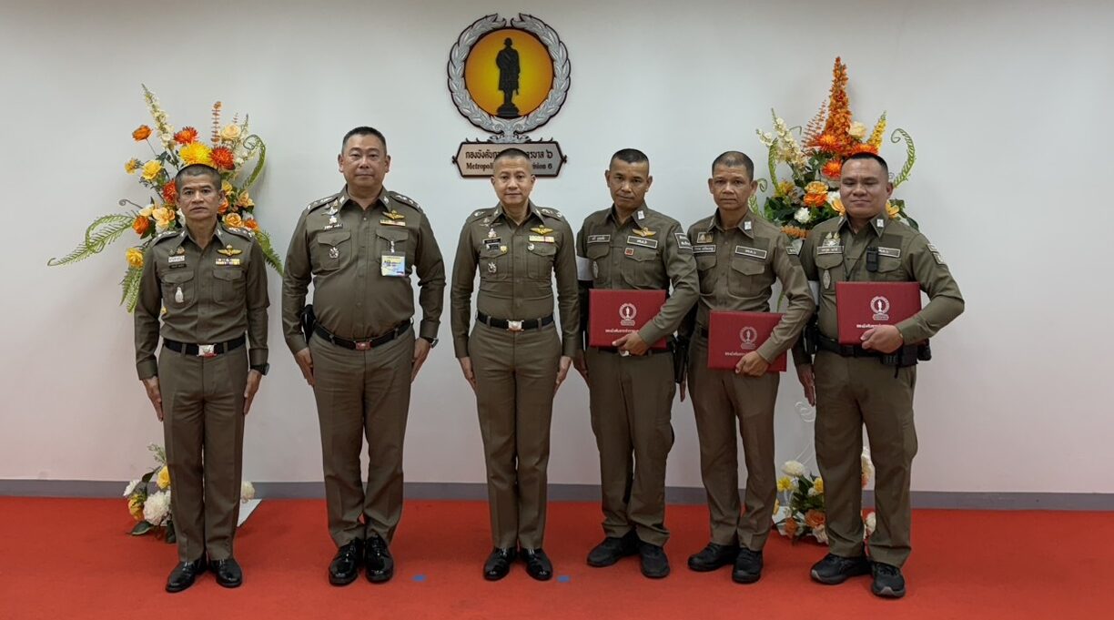 Police Division 6 Commander Honors Outstanding Chakrawat Police Officers