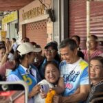 อภิสิทธิ์​ บุกชะอวด​ ช่วยแม่ 'ชัยชนะ' คนแห่รับ คึกคัก​ ยกนครศรีฯ​ โมเดล เอากระแสฝ่ากระสุ่น