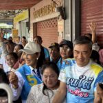 อภิสิทธิ์​ บุกชะอวด​ ช่วยแม่ 'ชัยชนะ' คนแห่รับ คึกคัก​ ยกนครศรีฯ​ โมเดล เอากระแสฝ่ากระสุ่น