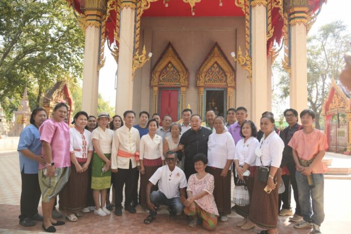 บิ๊กป้อม กลับลพบุรีบ้านเกิด นำ สุชาติ ผู้สมัครพปชร. ไหว้พระเสริมมงคลก่อนเลือกตั้ง