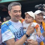 อภิสิทธิ์​ บุกชะอวด​ ช่วยแม่ 'ชัยชนะ' คนแห่รับ คึกคัก​ ยกนครศรีฯ​ โมเดล เอากระแสฝ่ากระสุ่น