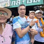 อภิสิทธิ์​ บุกชะอวด​ ช่วยแม่ 'ชัยชนะ' คนแห่รับ คึกคัก​ ยกนครศรีฯ​ โมเดล เอากระแสฝ่ากระสุ่น