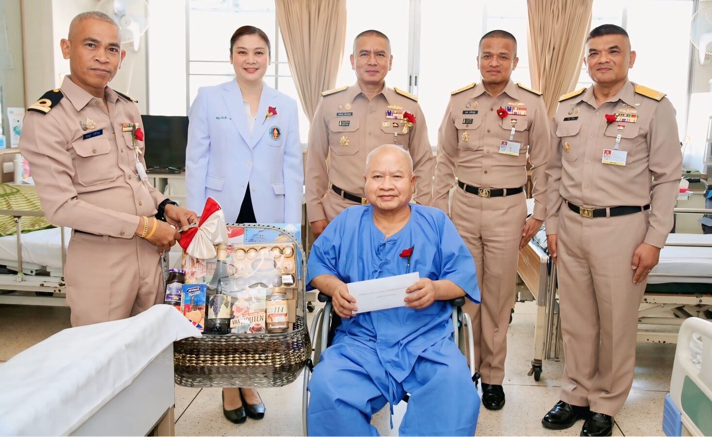 Navy Commander Visits and Honors Disabled War Veterans on Veterans Day 2026