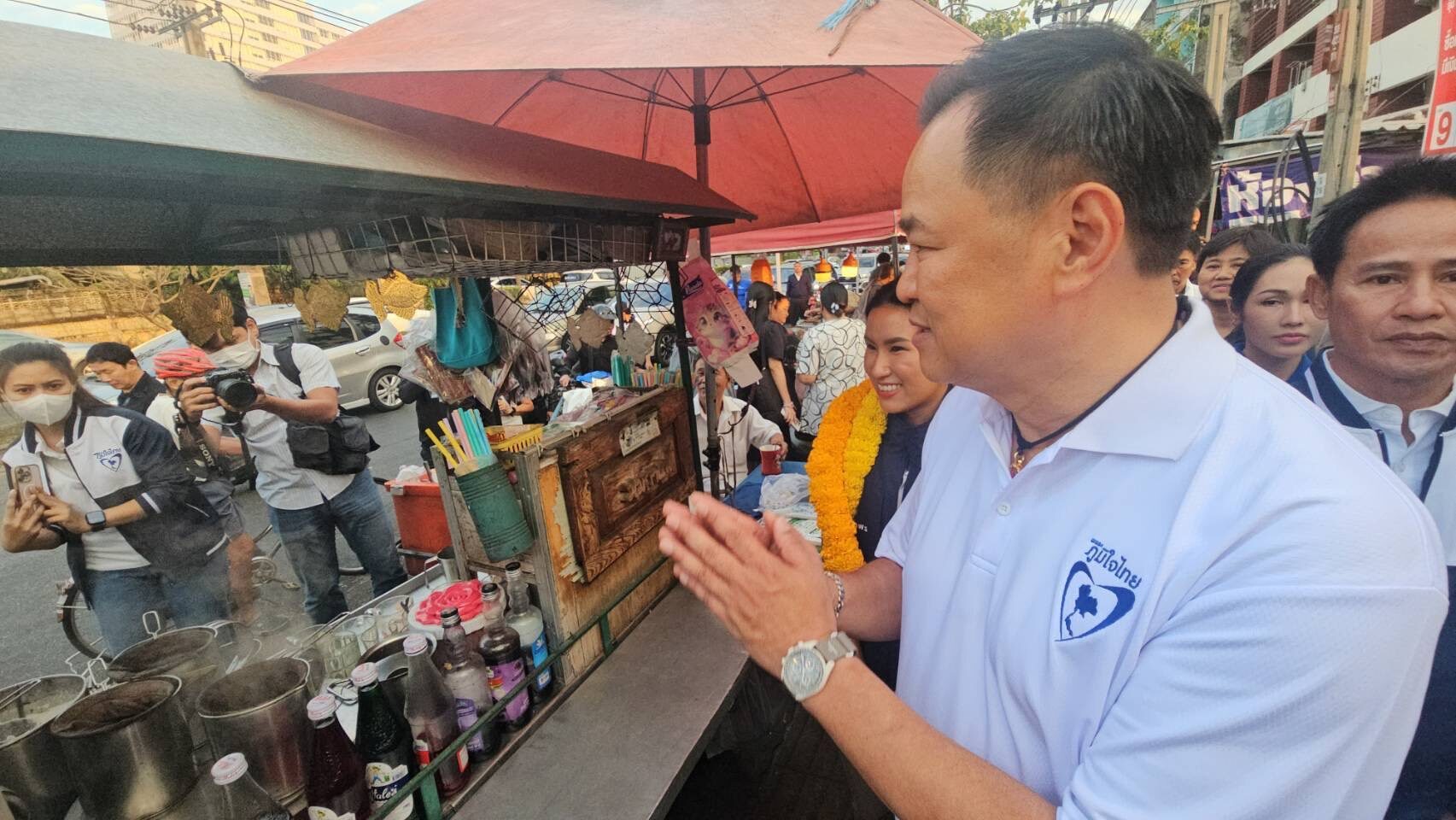 Anutin Walks Morning Market in Nonthaburi, Helps MP Candidate Campaign