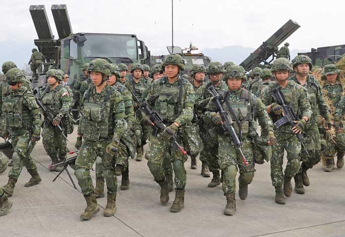 ทหารเคลื่อนพลหลังจากเสร็จสิ้นการฝึกซ้อมทางทหารในมณฑลไท่จง ประเทศไต้หวัน เมื่อวันอังคารที่ 27 มกราคม 2569