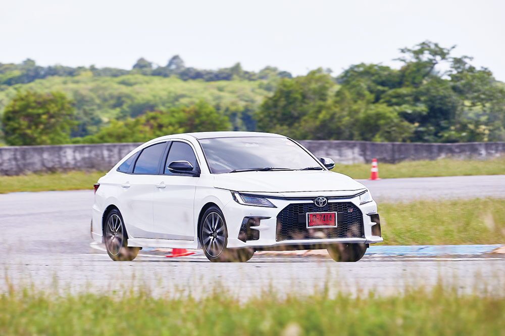 หลาก&หลายรถยนต์ - ขับ‘ยาริส เอทีฟ’ HEV GR Sport สปอร์ตปราดเปรียวแรงดีแถมประหยัด