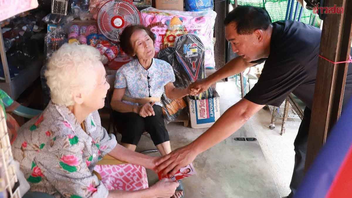 Anucha Campaigns in Hometown, Seeks Overwhelming Support at Pho Nang Dam Market