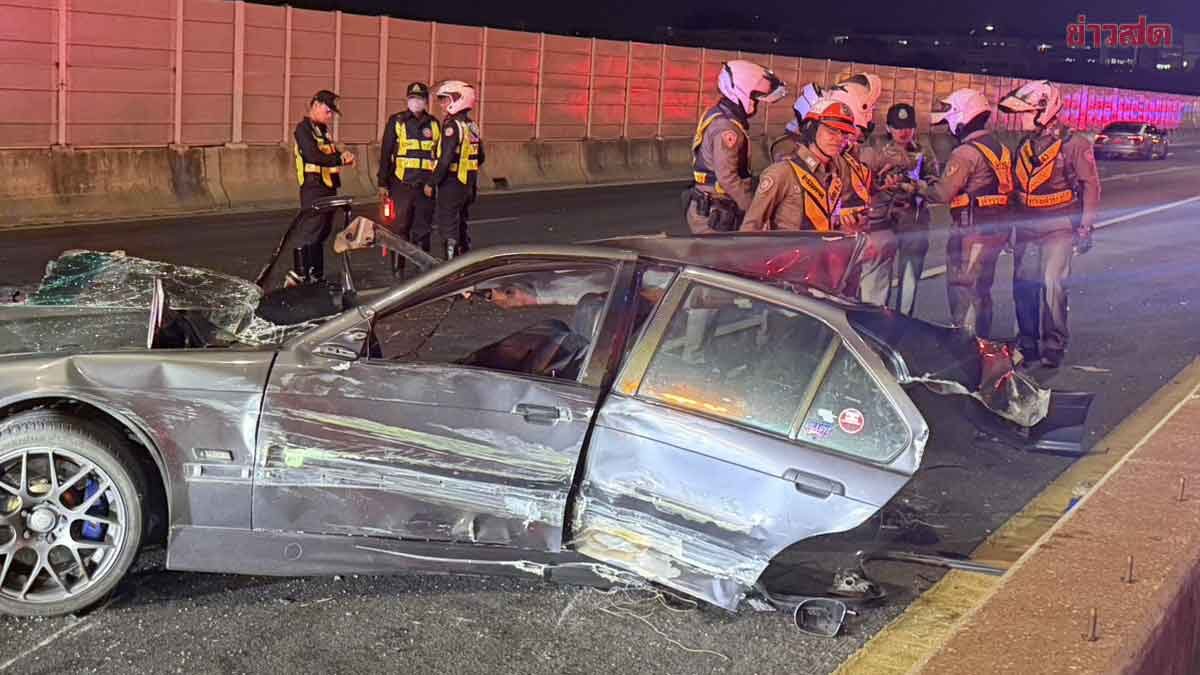 BMW Crashes into Taxi, Rear End Shattered, Bursts into Flames on Si Rat Expressway