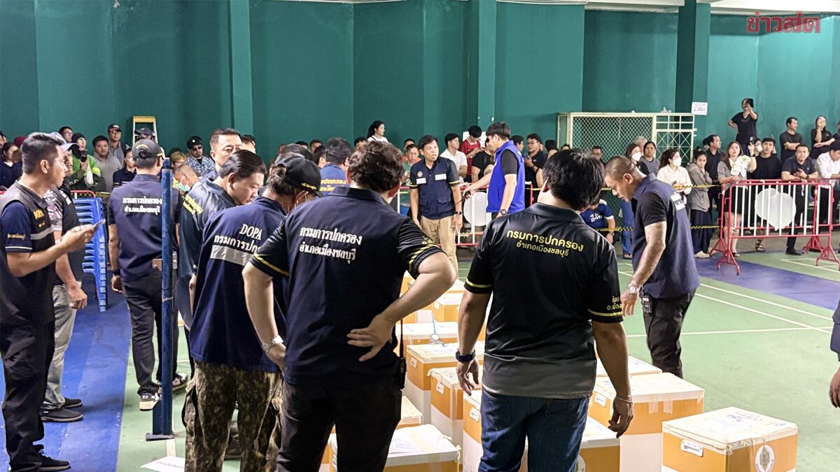 Officials Return to Move Election Ballot Boxes in Chon Buri's District 1