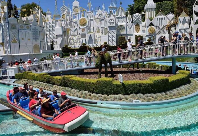 สวนสนุก Magic Kingdom วอลต์ดิสนีย์เวิลด์ รัฐฟลอริดา สหรัฐฯ 