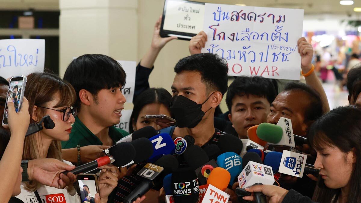 Students Storm Election Commission, Declare: 'Losing is Okay, But Be Transparent'