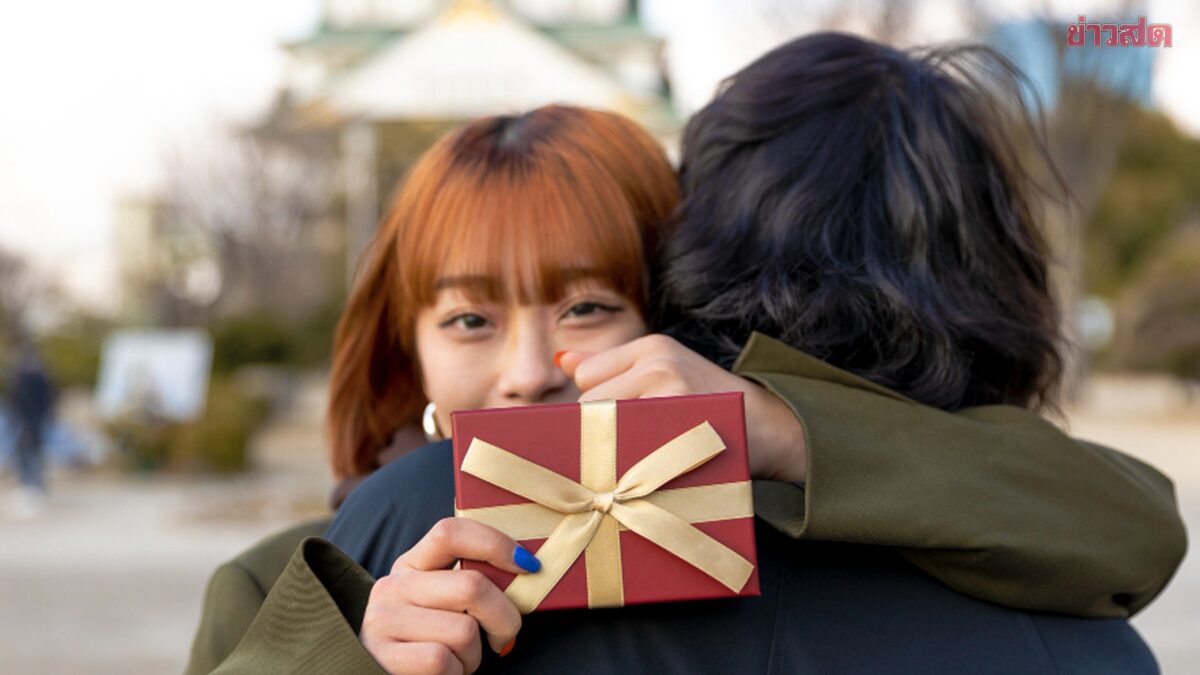 Japanese Man Who Was Single for 48 Years Finds Love After Watching Pigeons