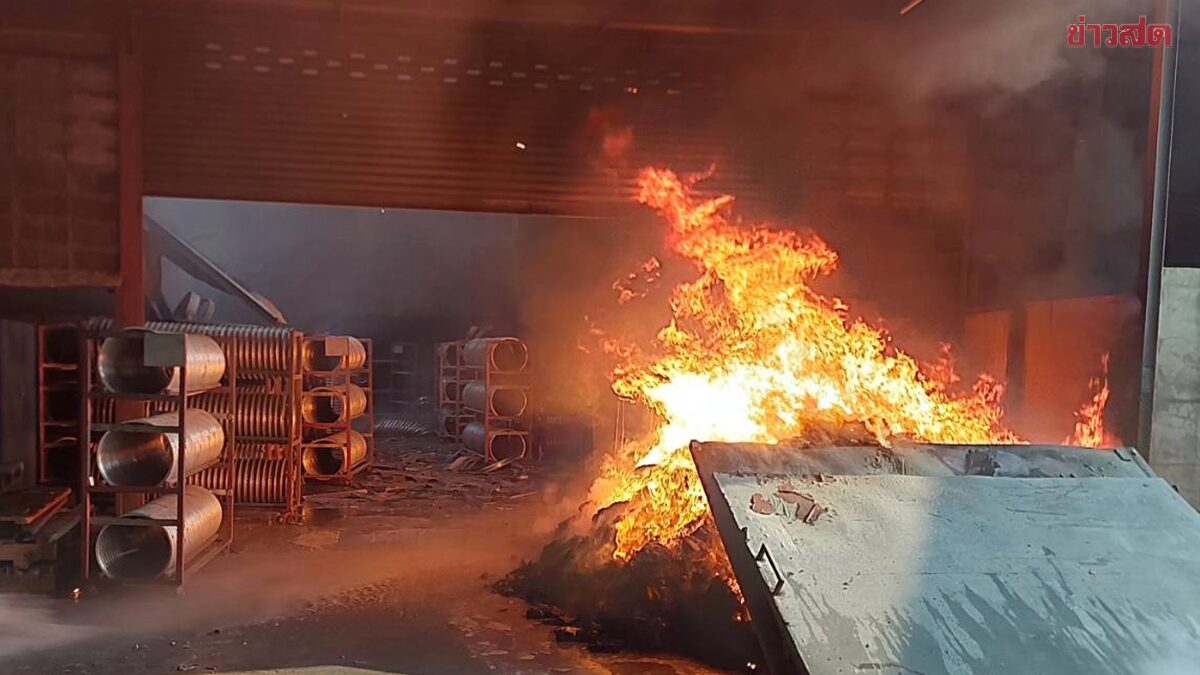 Urgent: Fire Breaks Out at Automotive Parts Factory in Om Noi, 8 Injured with Some Workers Trapped