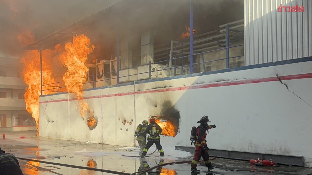 Dramatic Fire and Explosions at Paper Factory in Bang Phli, Firefighters Thrown by Blasts