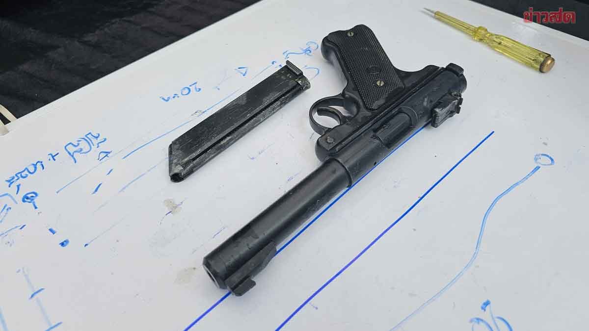 Marine Police Dive Canal, Find Fake Gun Evidence in Gold Robbery