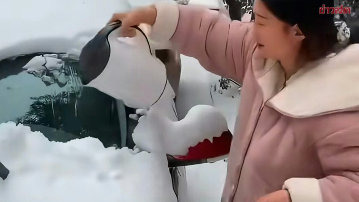 Chinese Woman Pours Boiling Water on Car Windshield to 'Test Snow Melting', Faces Backlash