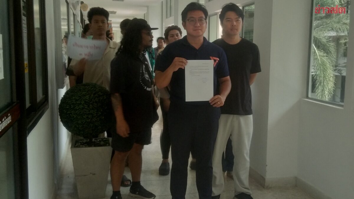 People's Party Candidate Storms Election Commission in Phichit, Demands Vote Recount after Discovering Nearly 30,000 Suspicious Votes