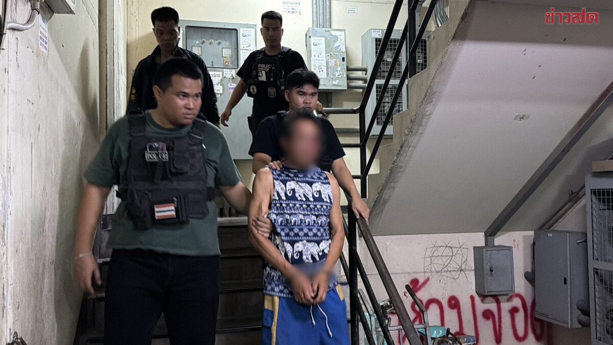 กระรอกเป็นเหตุ ยิงสนั่นอื้ออาทรยืนรัวระเบียงชั้น 4 ลงพื้นล่าง ตร.ล้อมจับระทึกโชคดีลูกปืนไม่โดนใคร