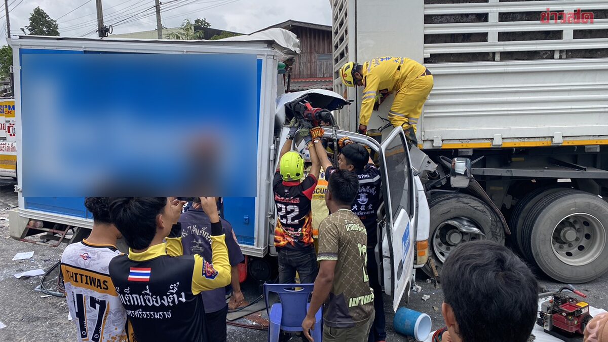 Milk Delivery Truck Crashes into Parked 18-Wheel Truck, One Person Dies Trapped in Vehicle