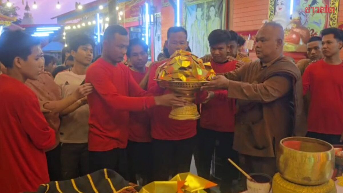 Tiger Shrine Spirit Possession Ceremony Attracts Crowds During Chinese New Year, Believers Seek Lucky Numbers